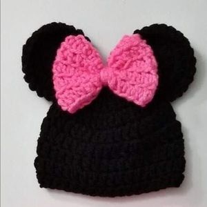 Minnie Mouse crochet hat